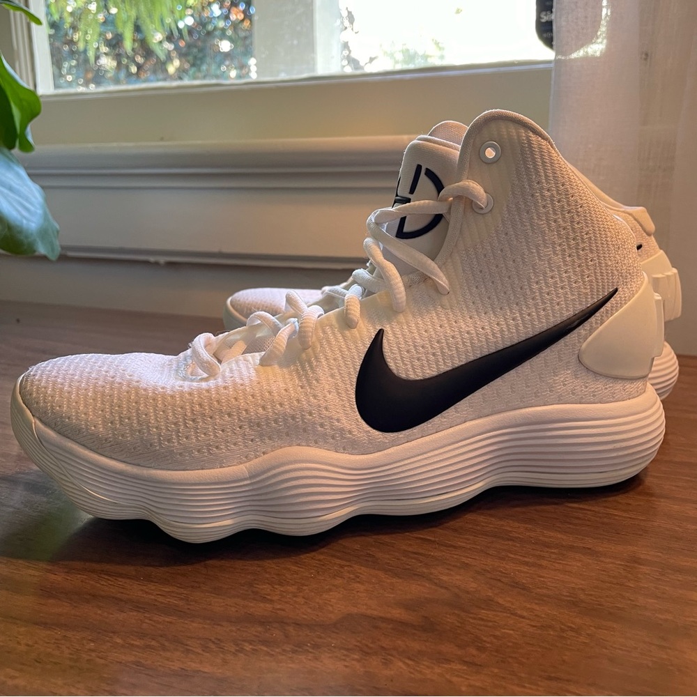 Nike Basketball Shoe | Women 10